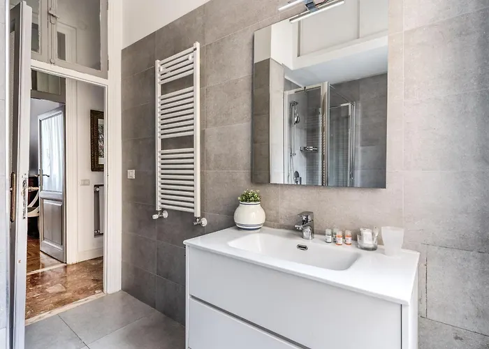 Lovely Renovated Flat By Vatican דירה